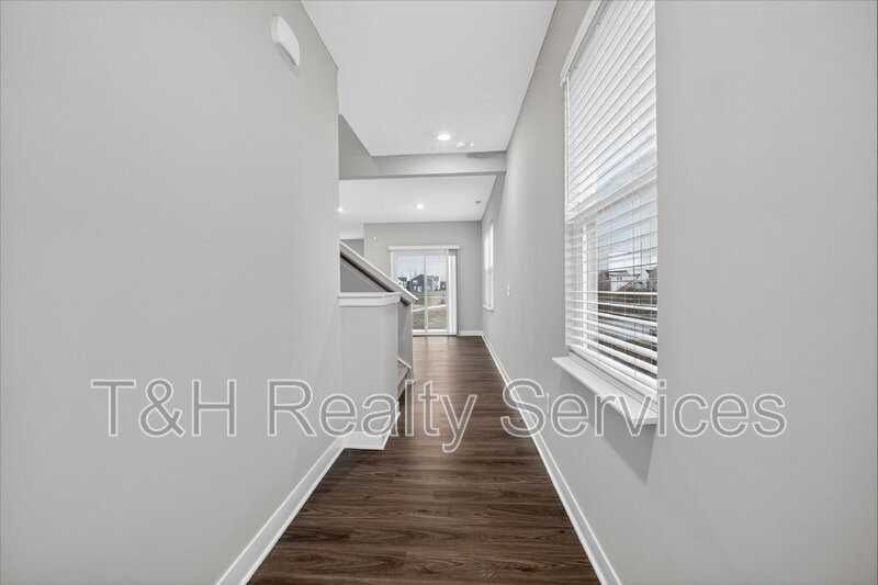 9586 Beckett St - Photo 5 of 41