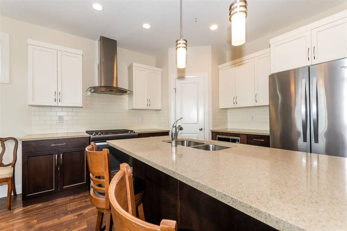 47042 MacFarlane Place - Photo 4 of 24