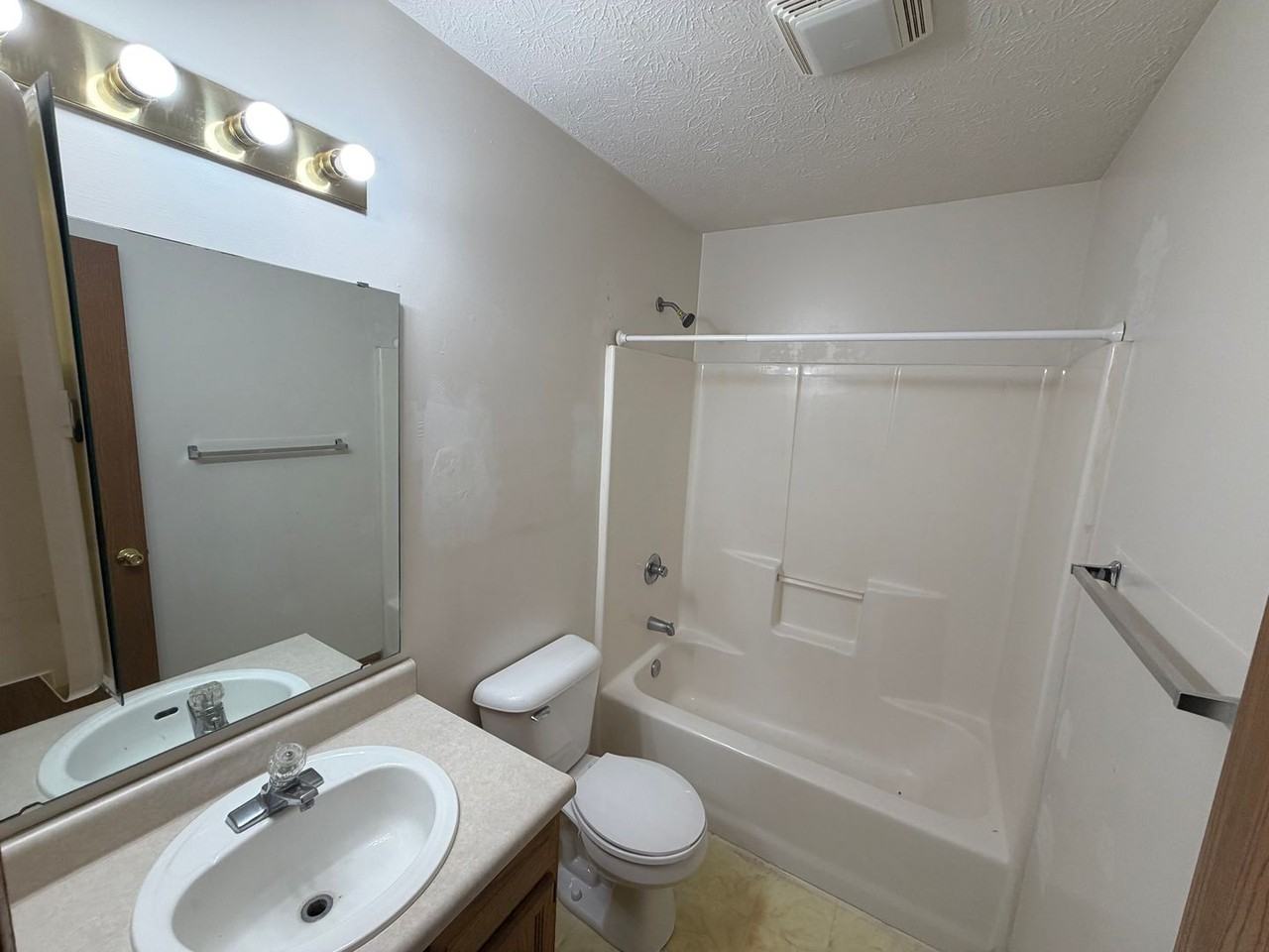 3516 Thornhill Cir W - Photo 7 of 14