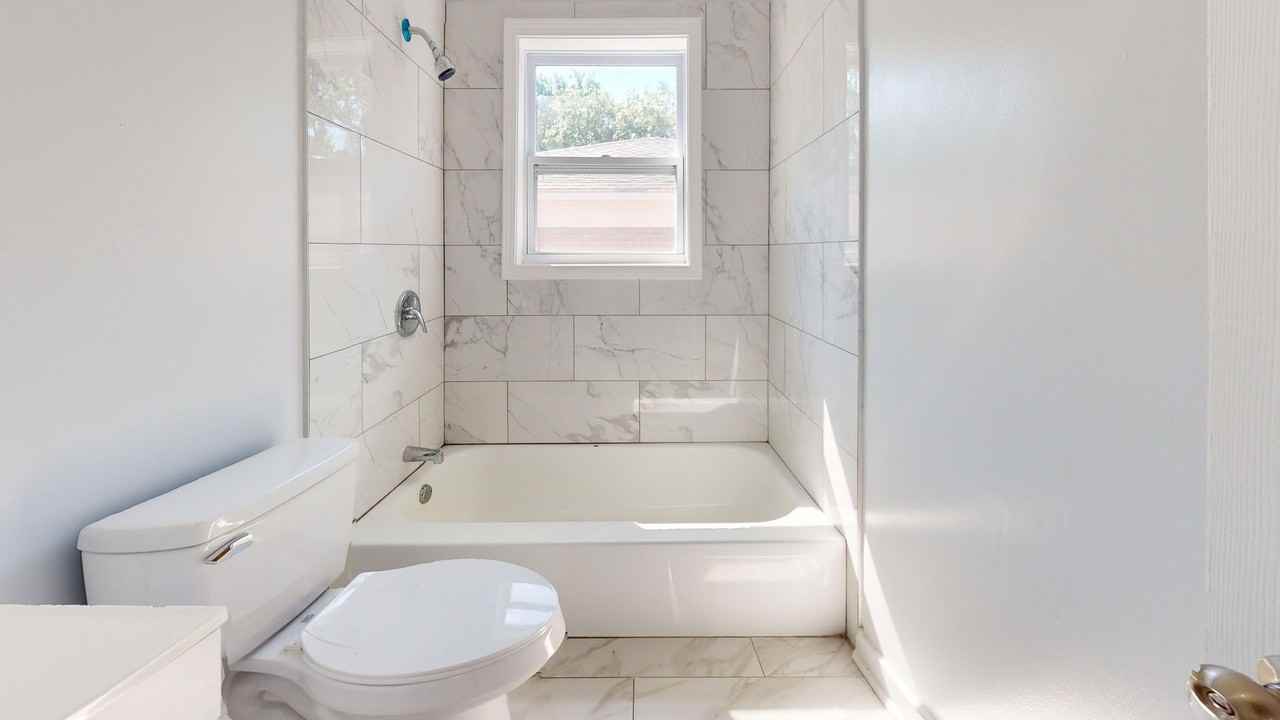 4507 Helena St - Photo 7 of 17