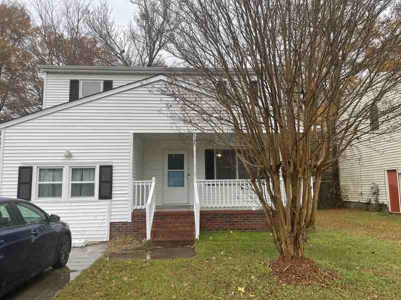 128 Old Thompson Ave - Photo 3 of 26