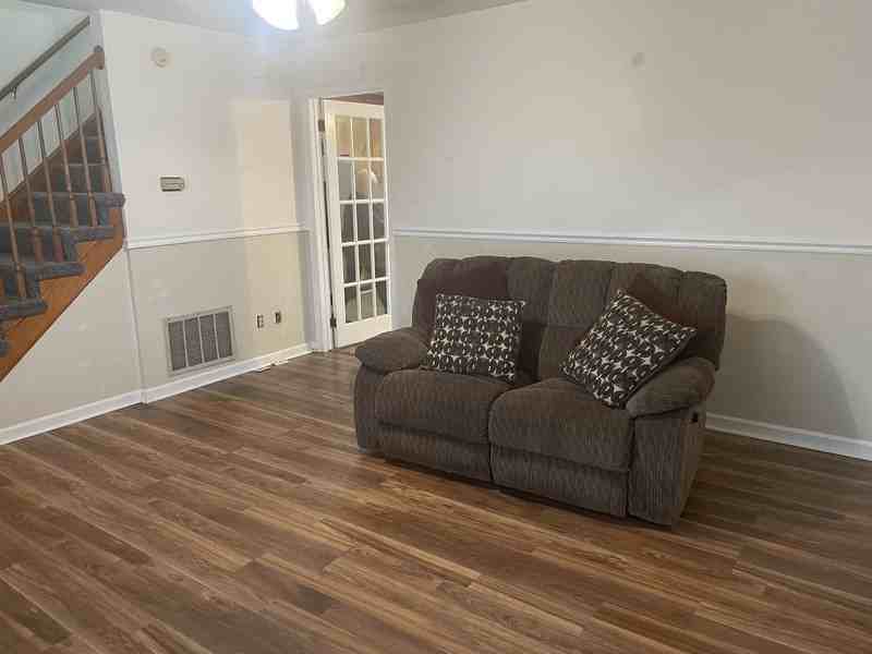 128 Old Thompson Ave - Photo 6 of 26