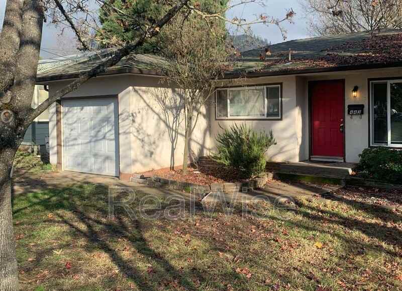 443 Ne Baker Dr - Photo 2 of 20