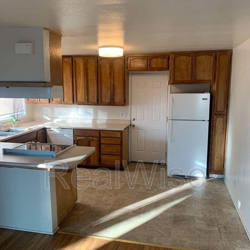 443 Ne Baker Dr - Photo 6 of 20