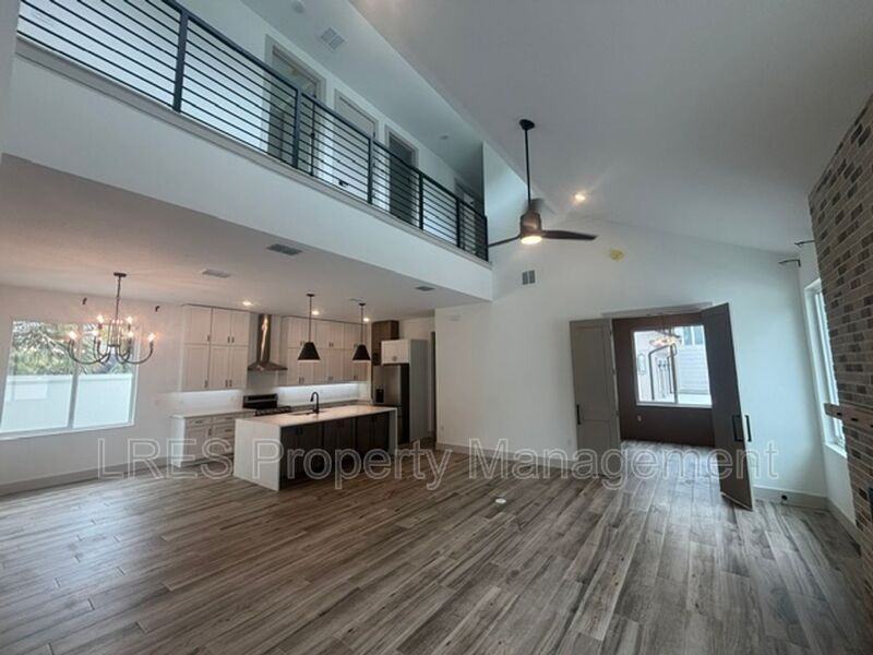 722 Ellwood Ave - Photo 5 of 43