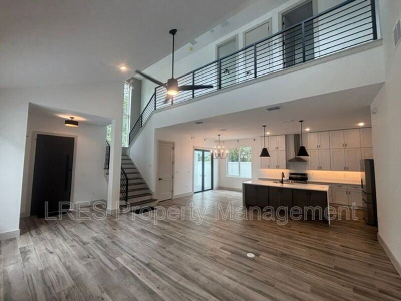 722 Ellwood Ave - Photo 6 of 43
