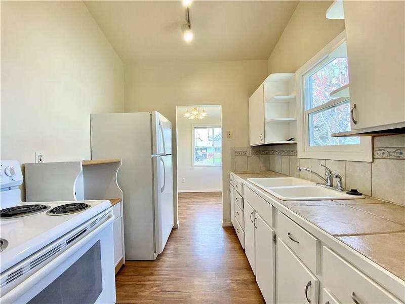 1203 Cornell Ave - Photo 7 of 20