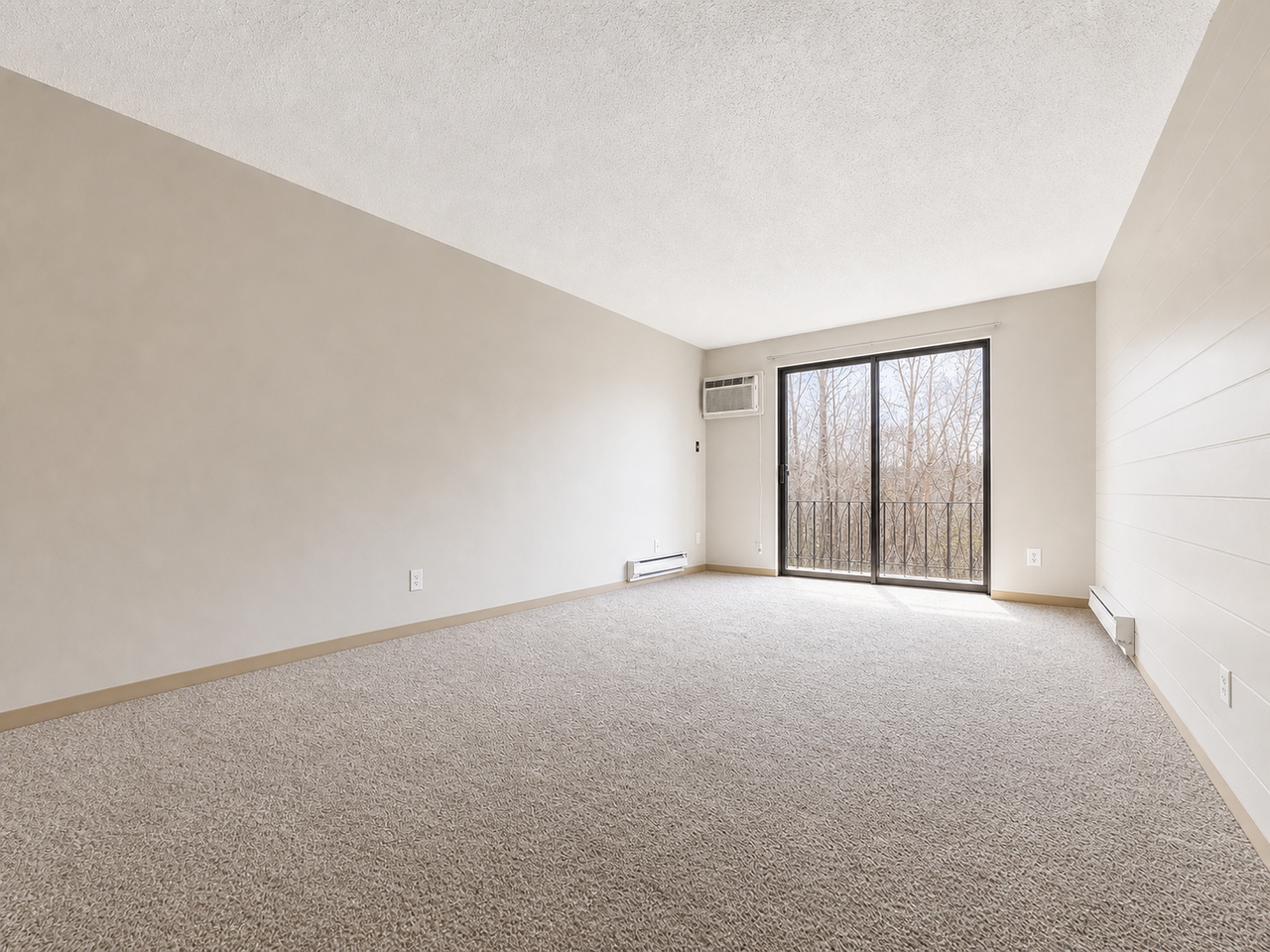 FOUNTAIN SQUARE APARTMENTS - Photo 3 of 12