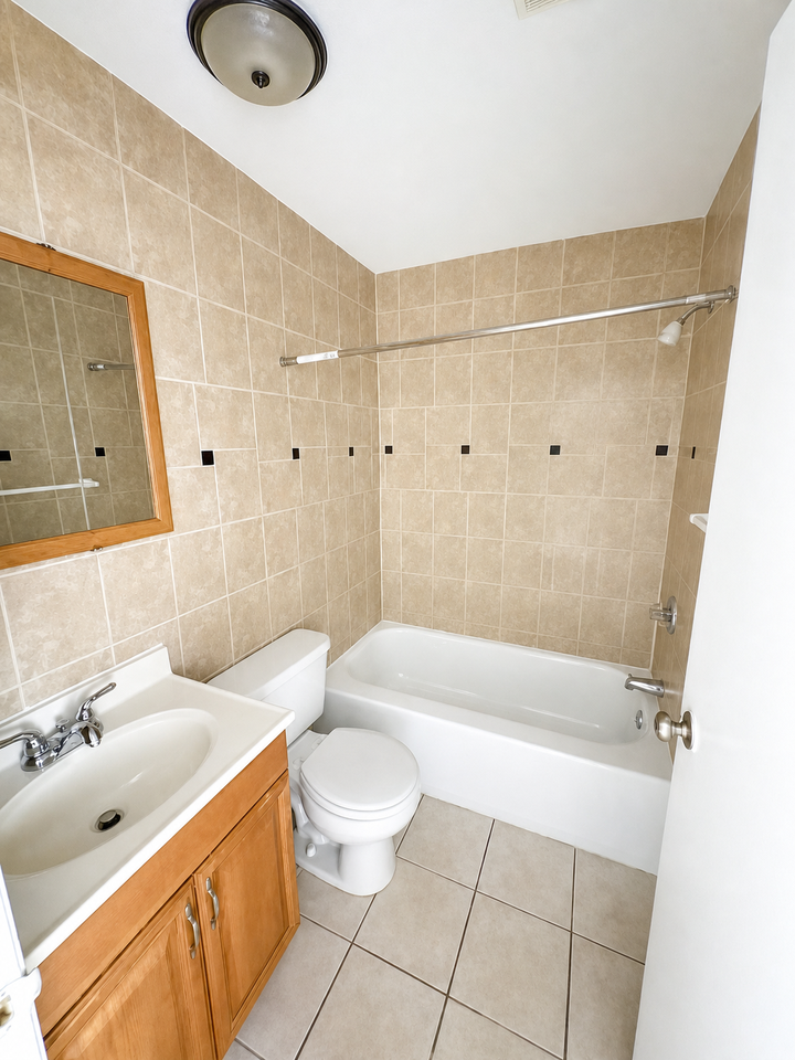 FOUNTAIN SQUARE APARTMENTS - Photo 7 of 12