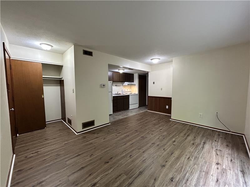 200 W 36th St #19 - Photo 3 of 5