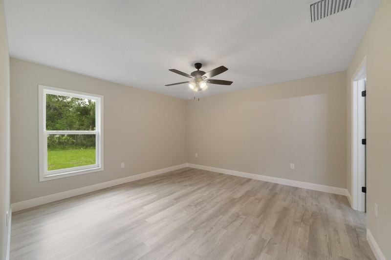 8949 N Cortlandt Dr - Photo 5 of 10