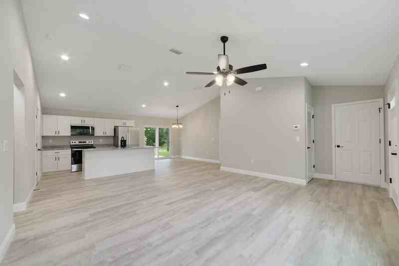 339 W Goldcoast Pl - Photo 2 of 10