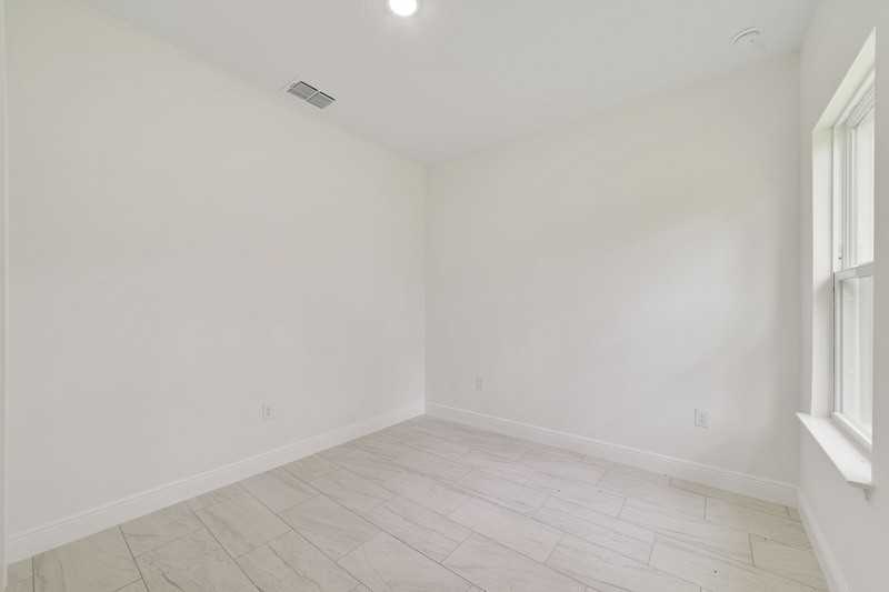 3355 W Marie Dr - Photo 4 of 11