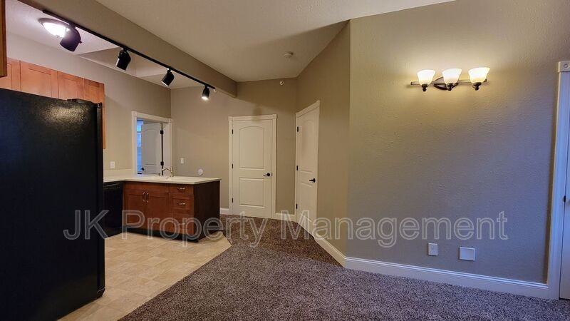 413 Central Ave #306 - Photo 5 of 31