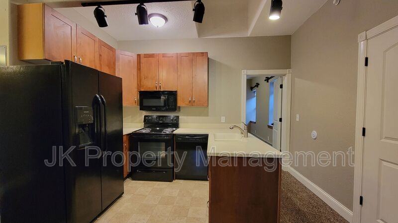 413 Central Ave #306 - Photo 6 of 31