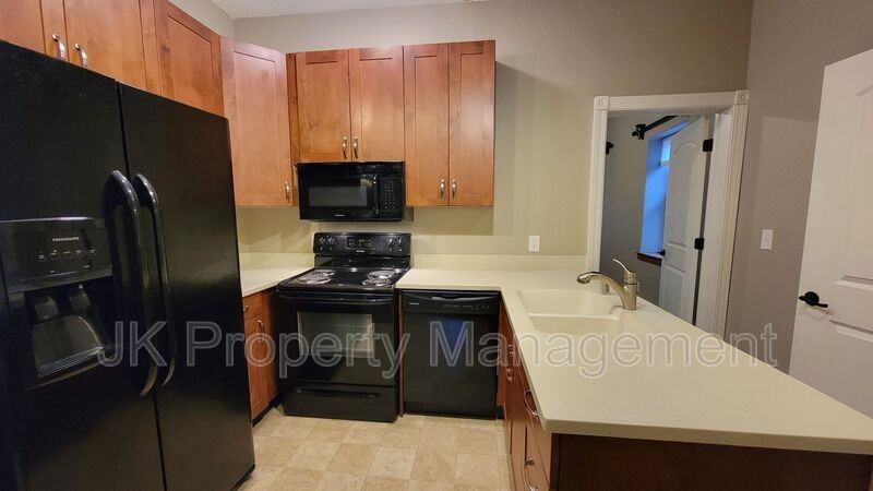 413 Central Ave #306 - Photo 7 of 31