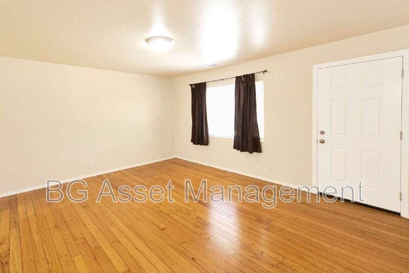 2911 18th St - Photo 3 of 27