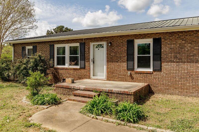 386 Sandy Creek Rd - Photo 2 of 30