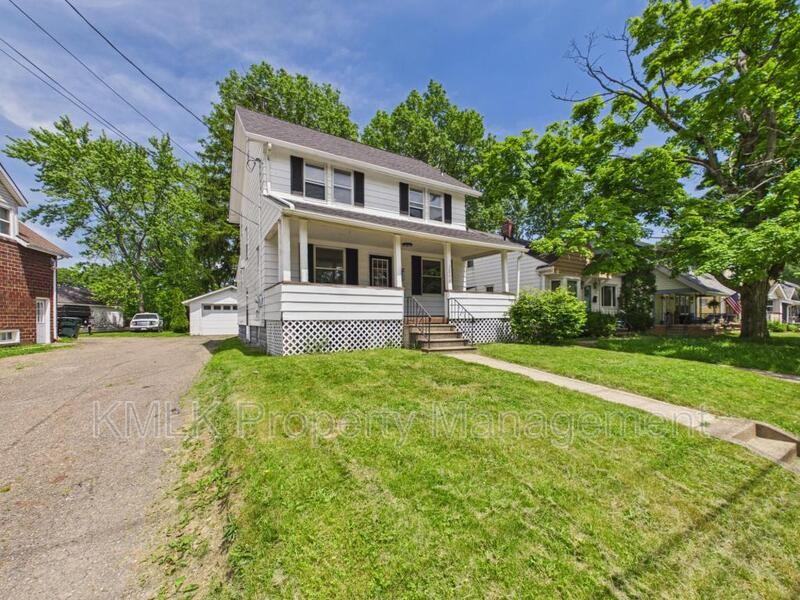 2899 Northland St - Photo 3 of 50