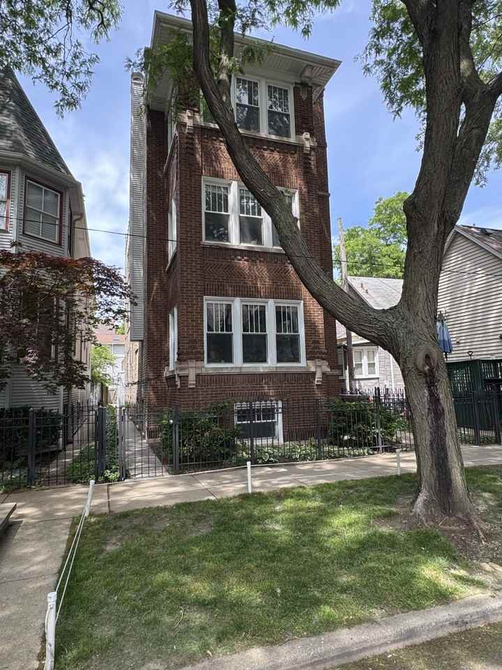 1706 West Byron Street - Photo 2 of 21