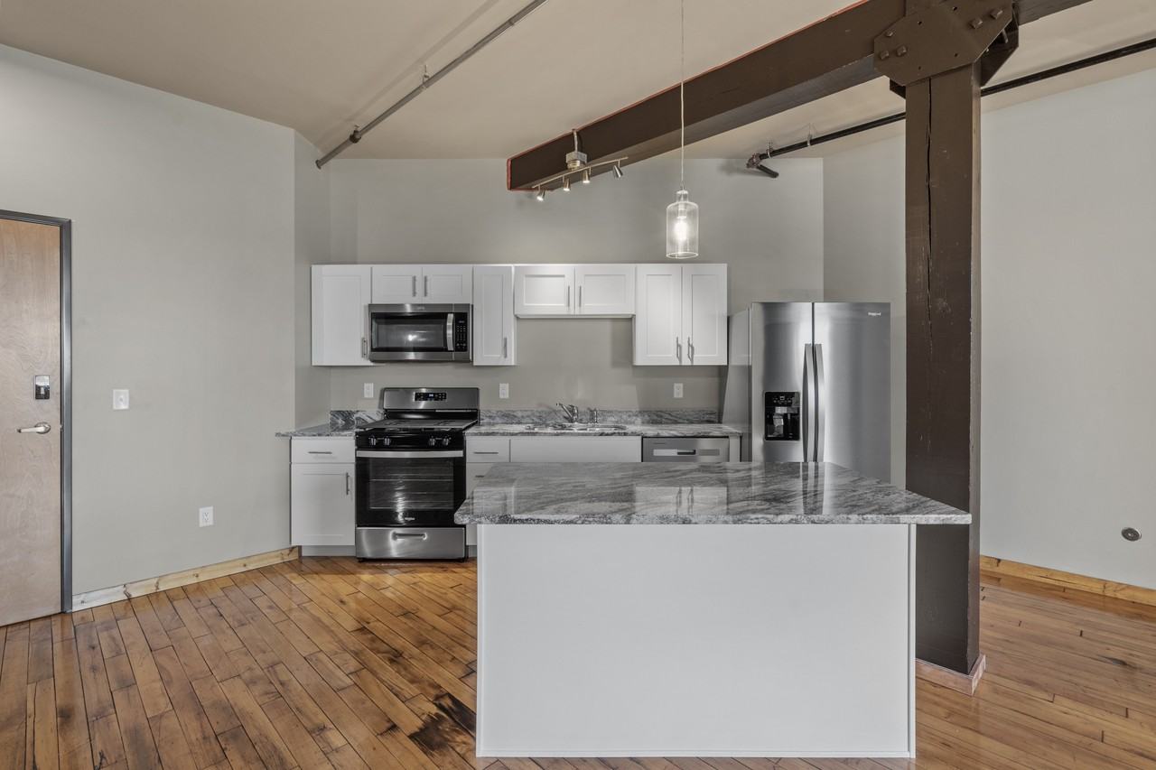Bucktown Lofts - Photo 6 of 11