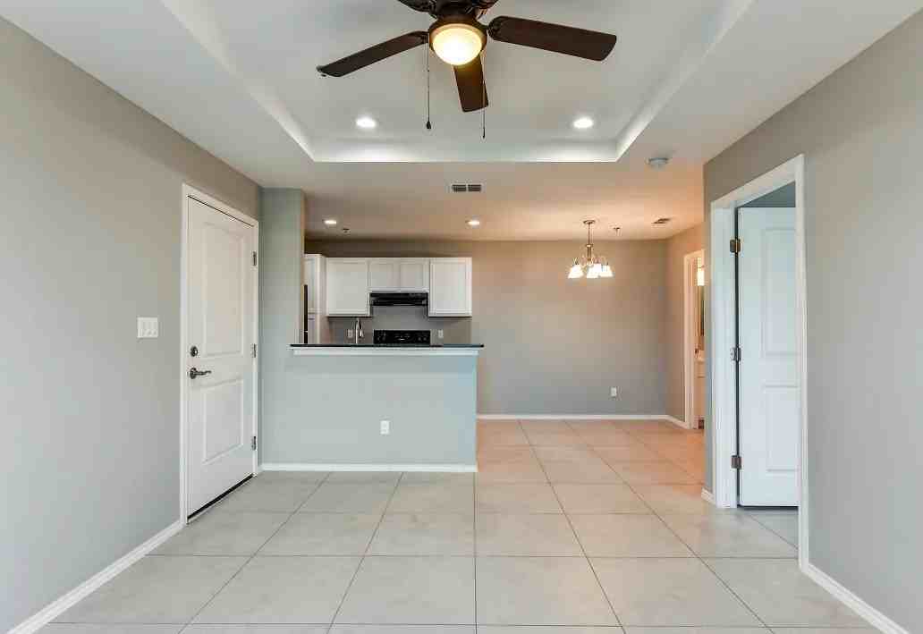 Mercedes Place Apartments - Photo 3 of 44