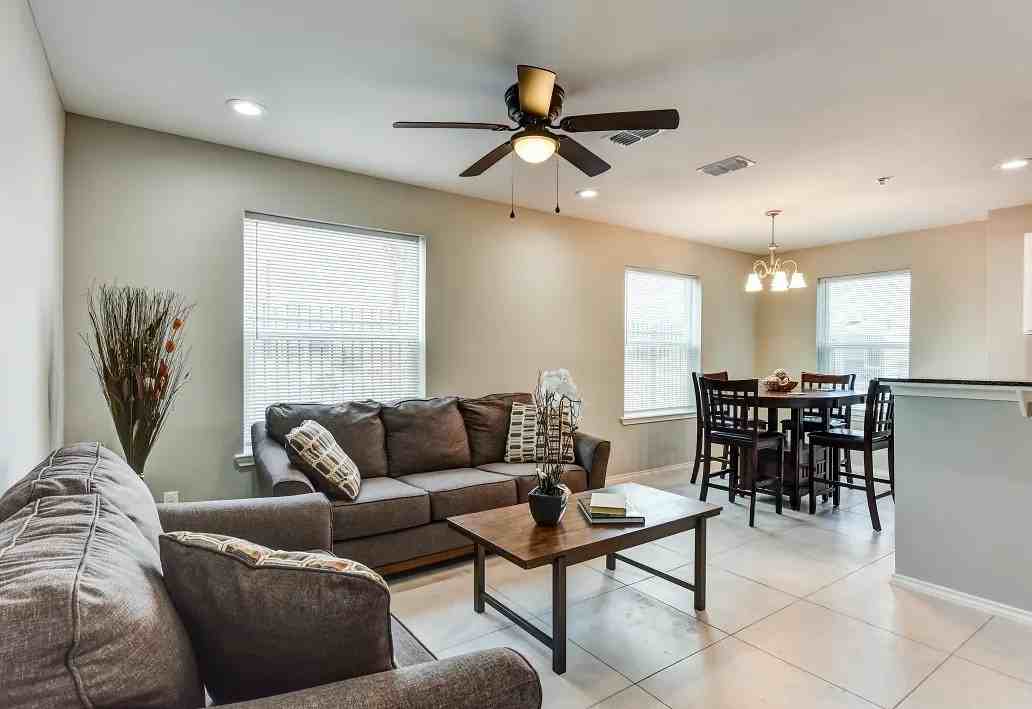 Mercedes Place Apartments - Photo 6 of 44