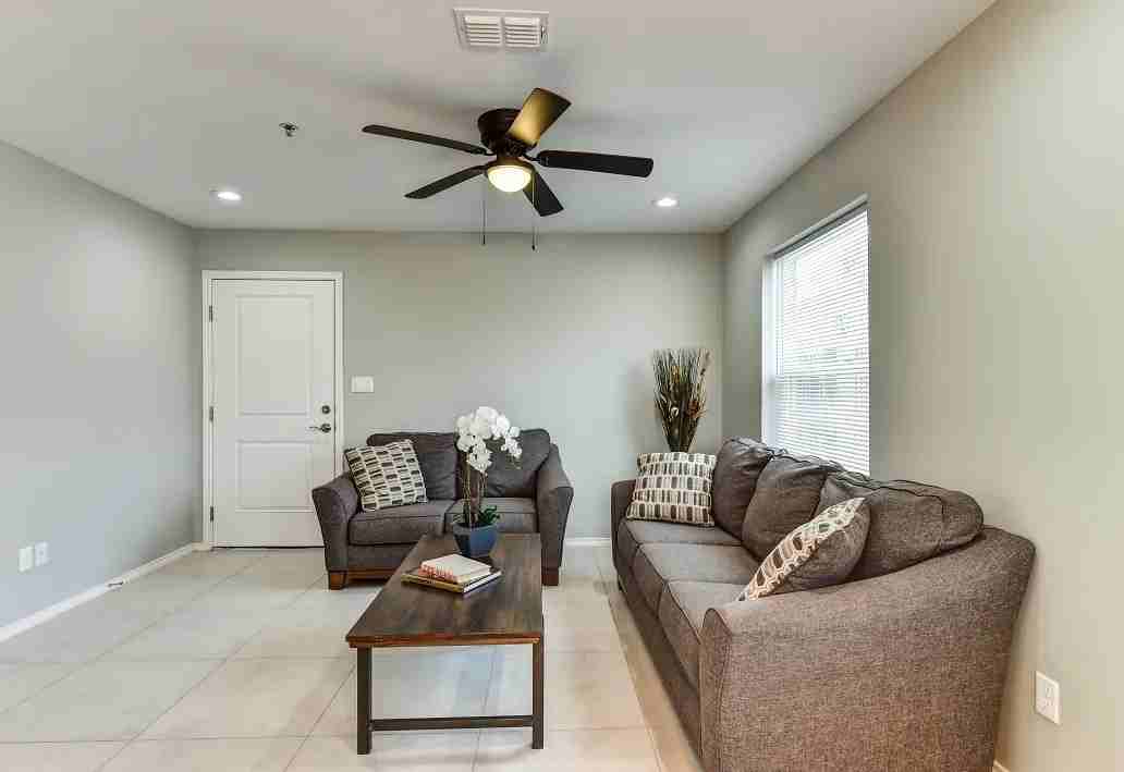 Mercedes Place Apartments - Photo 7 of 44