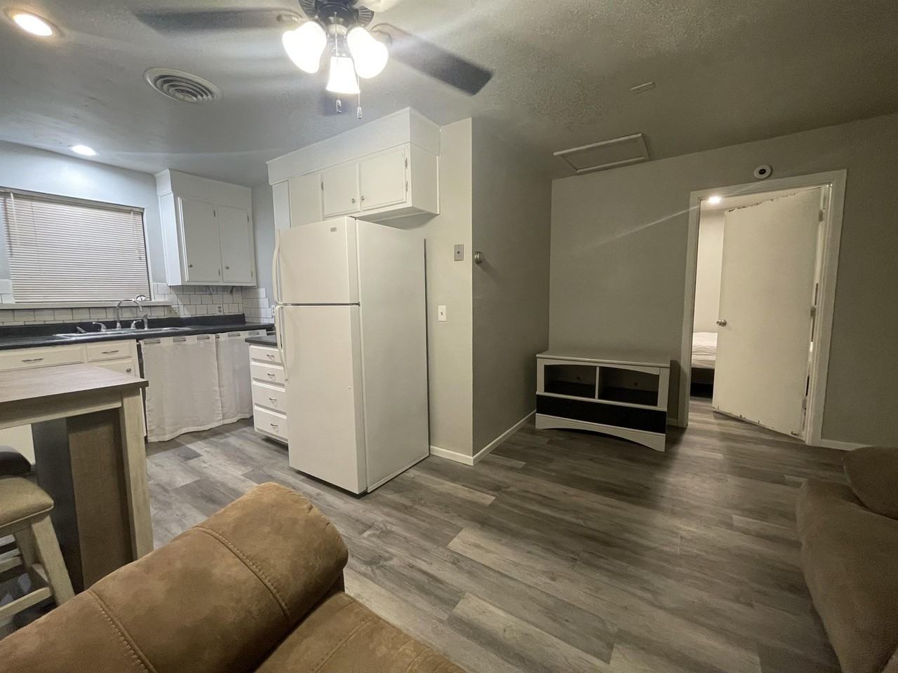 309 West 10th - Photo 2 of 14