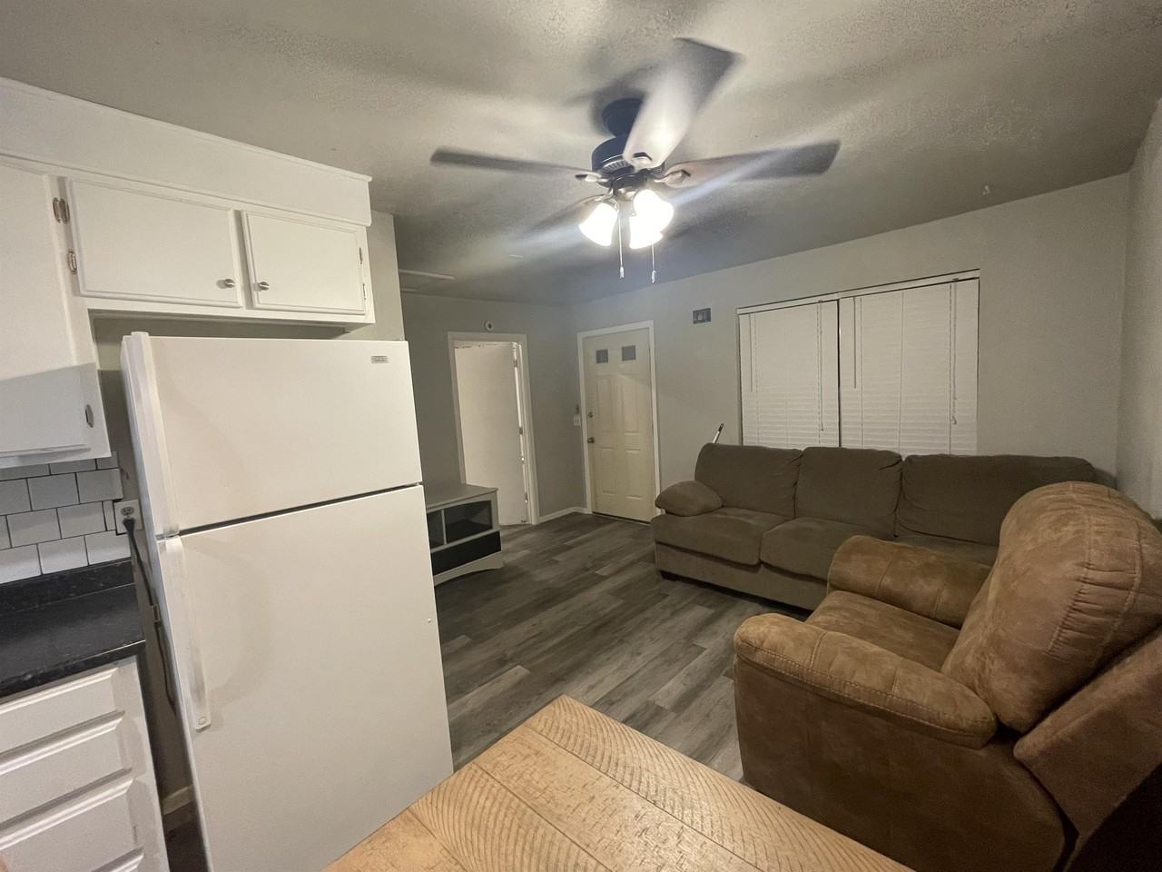 309 West 10th - Photo 4 of 14