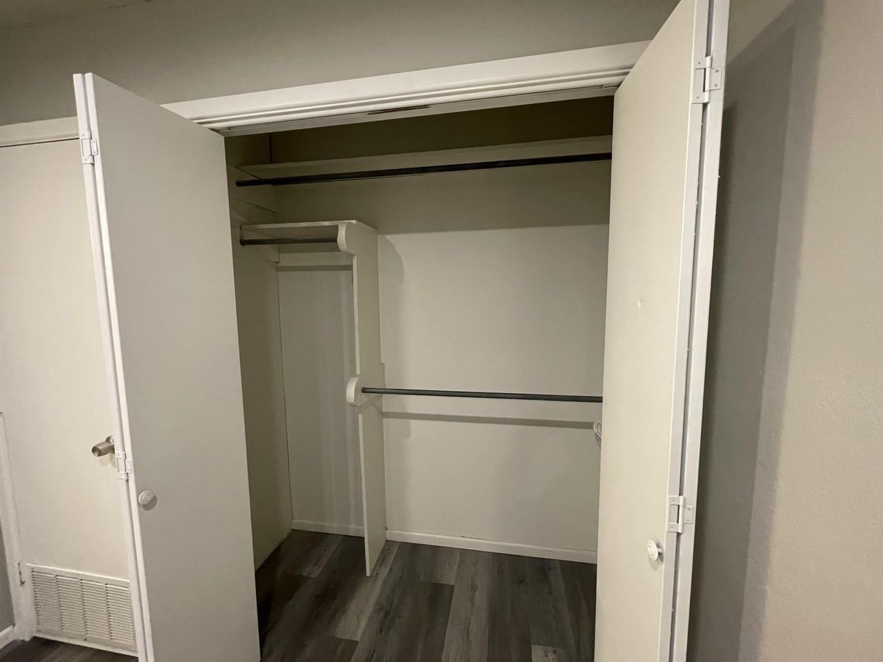 309 West 10th - Photo 7 of 14