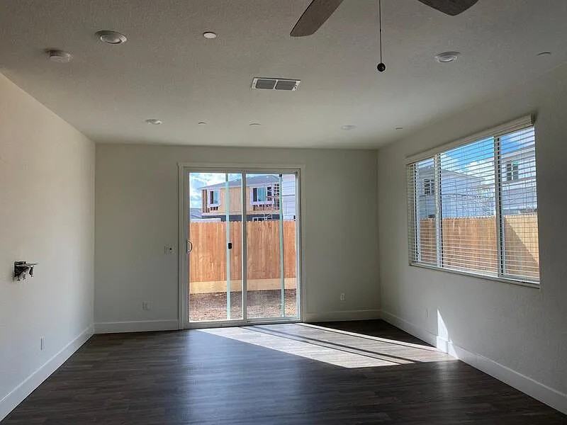 2434 Urdaneta Way - Photo 7 of 50