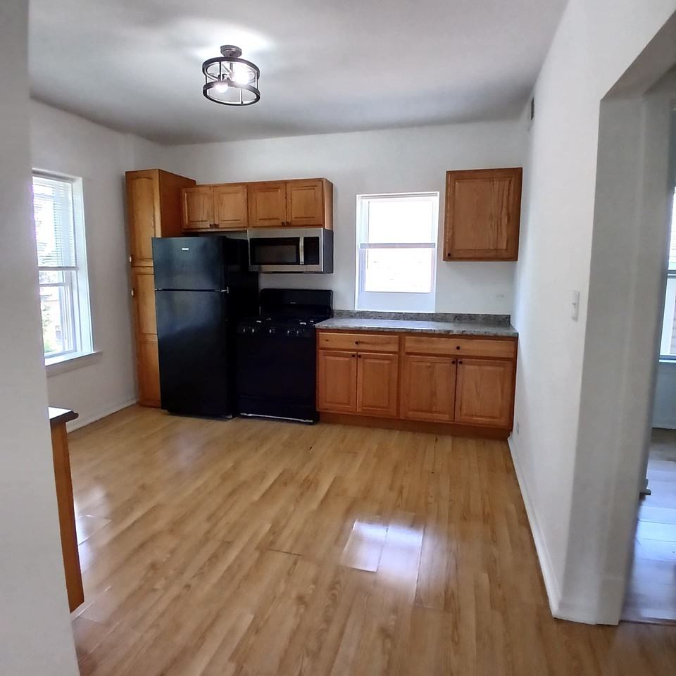 4640 - 4652 W Palmer Street - Photo 5 of 17