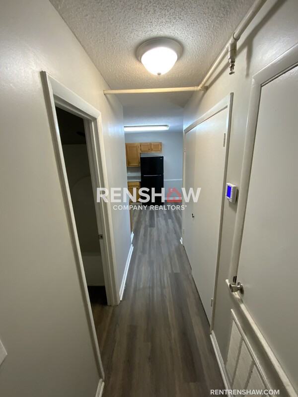 900 S College St #C9 - Photo 4 of 15