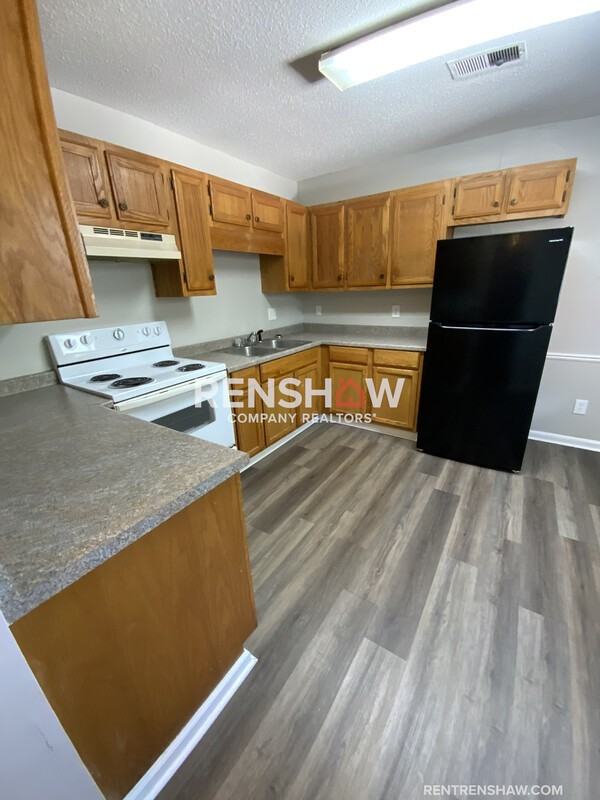 900 S College St #C9 - Photo 7 of 15