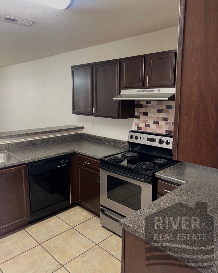Deerbrooke Ln 100 - Photo 4 of 10