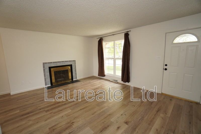 1110 Dexter St - Photo 2 of 19