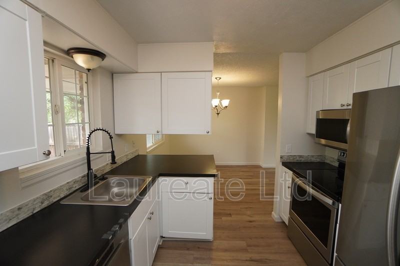 1110 Dexter St - Photo 7 of 19
