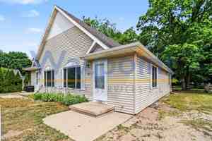 featured image of 632 E Washington St