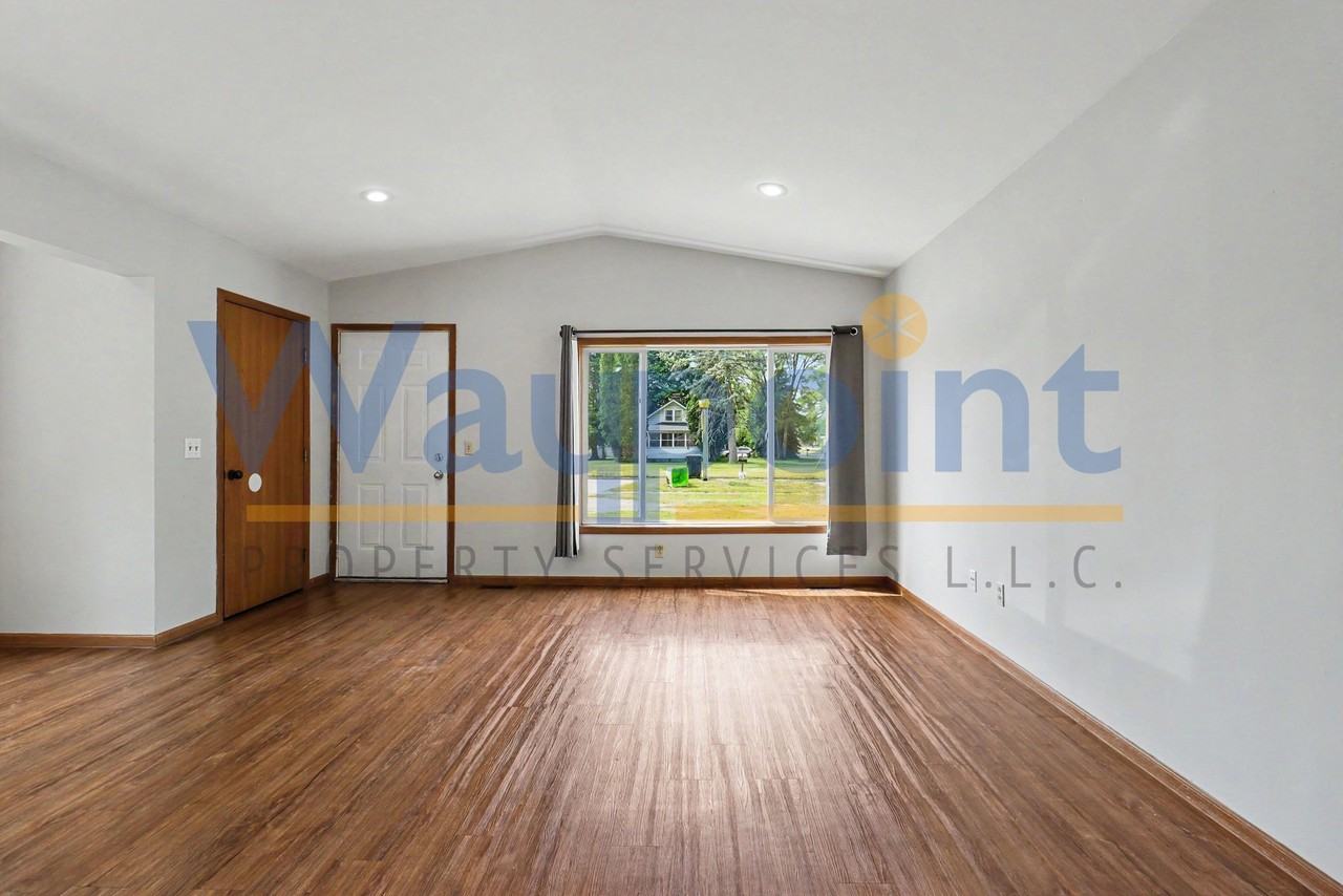 632 East Washington Street - Photo 2 of 15