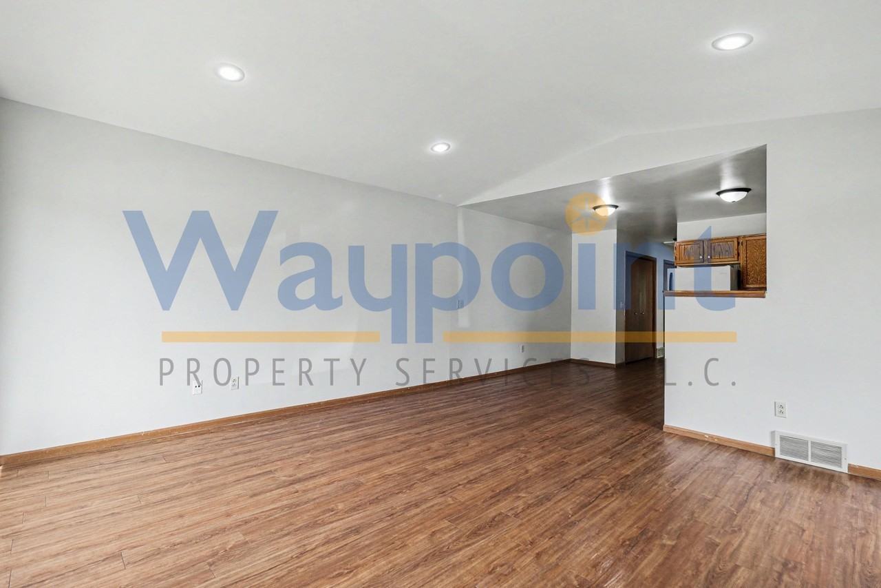 632 East Washington Street - Photo 3 of 15