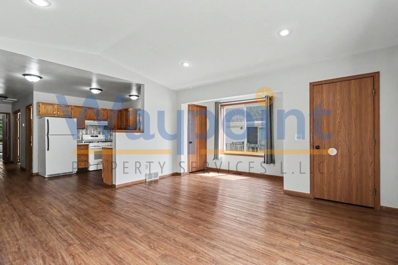 632 East Washington Street - Photo 4 of 15
