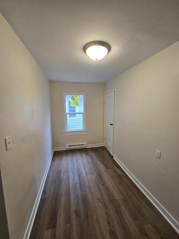 1327 N Chester Ave - Photo 2 of 5