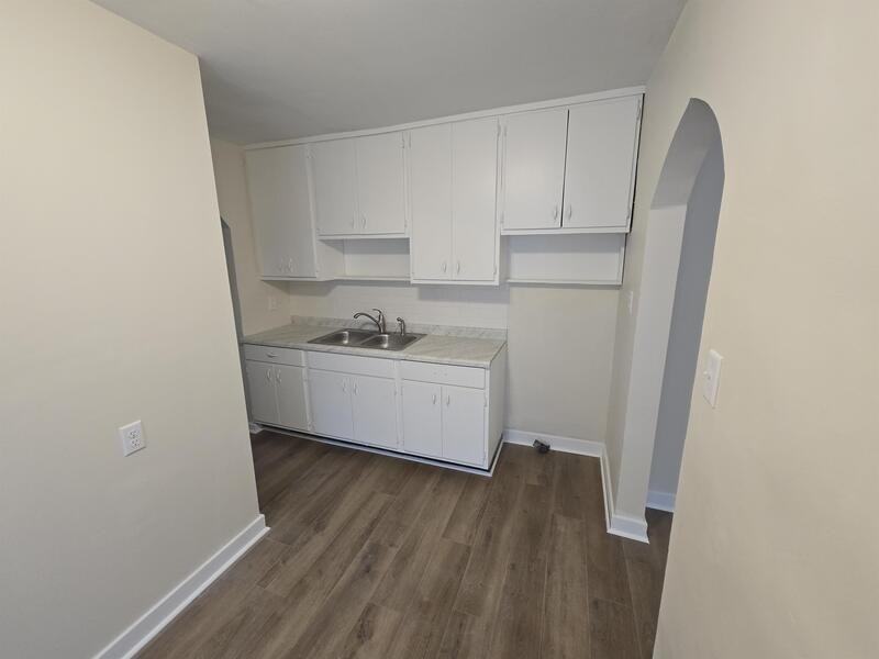 1327 N Chester Ave - Photo 3 of 5