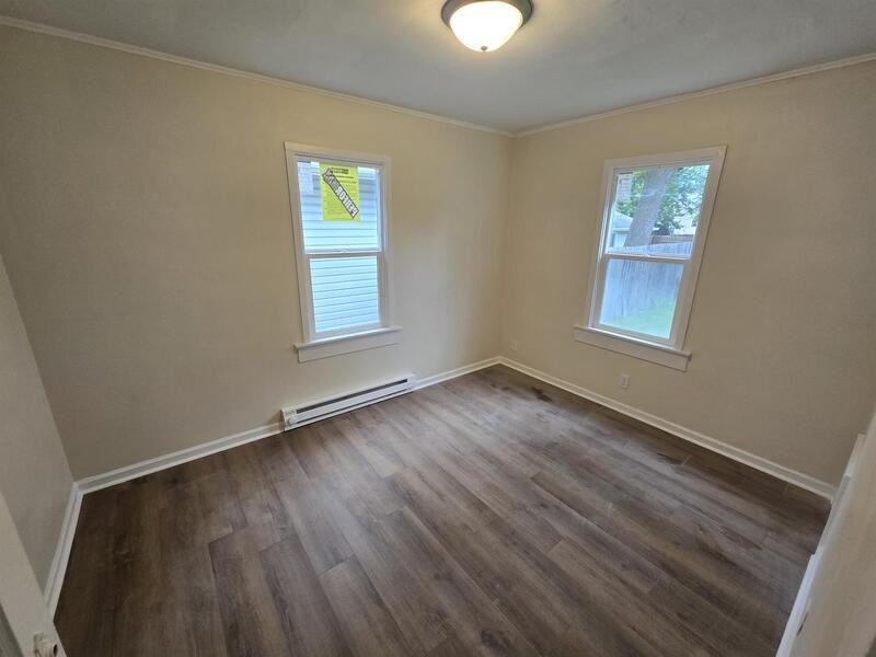 1327 N Chester Ave - Photo 4 of 5