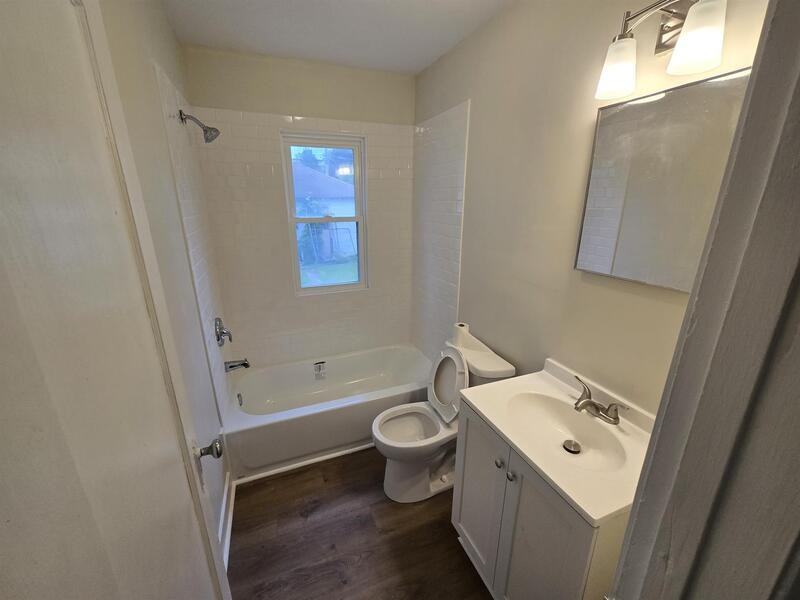 1327 N Chester Ave - Photo 5 of 5