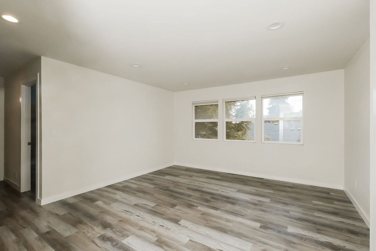 7151 Fauntleroy Way Sw - Photo 4 of 21