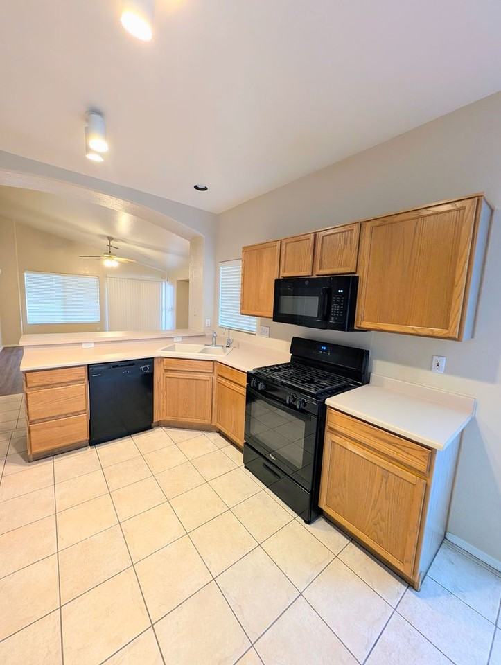 116 W Del Rio St - Photo 7 of 29