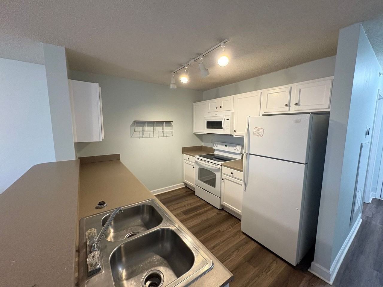 731 Harts Cove Way - Photo 6 of 50