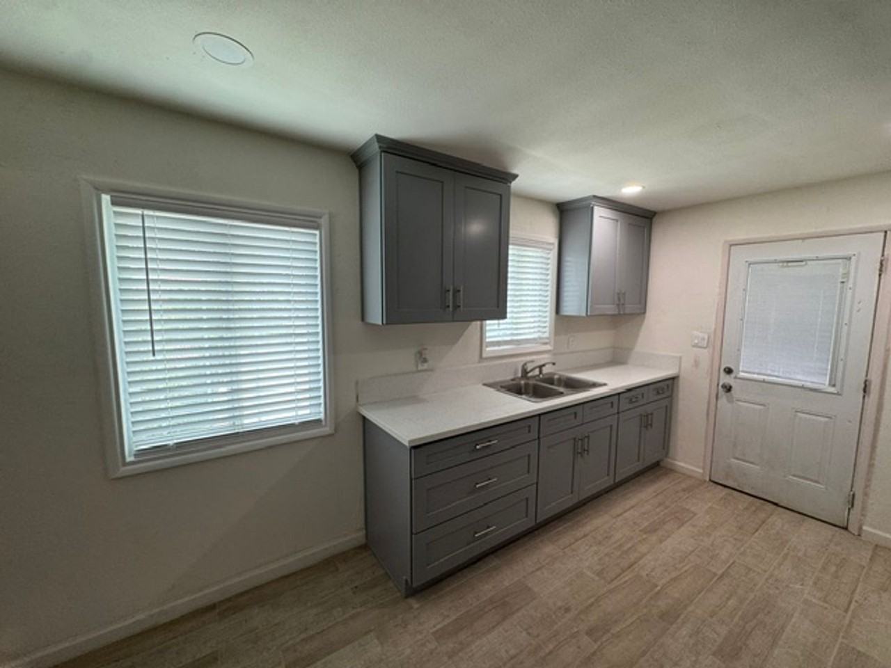 419 Angela Way - Photo 2 of 15